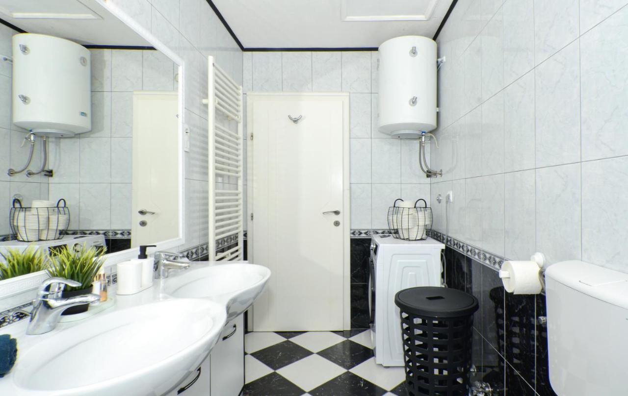 Copacabana Beach Apartments Трогір Екстер'єр фото