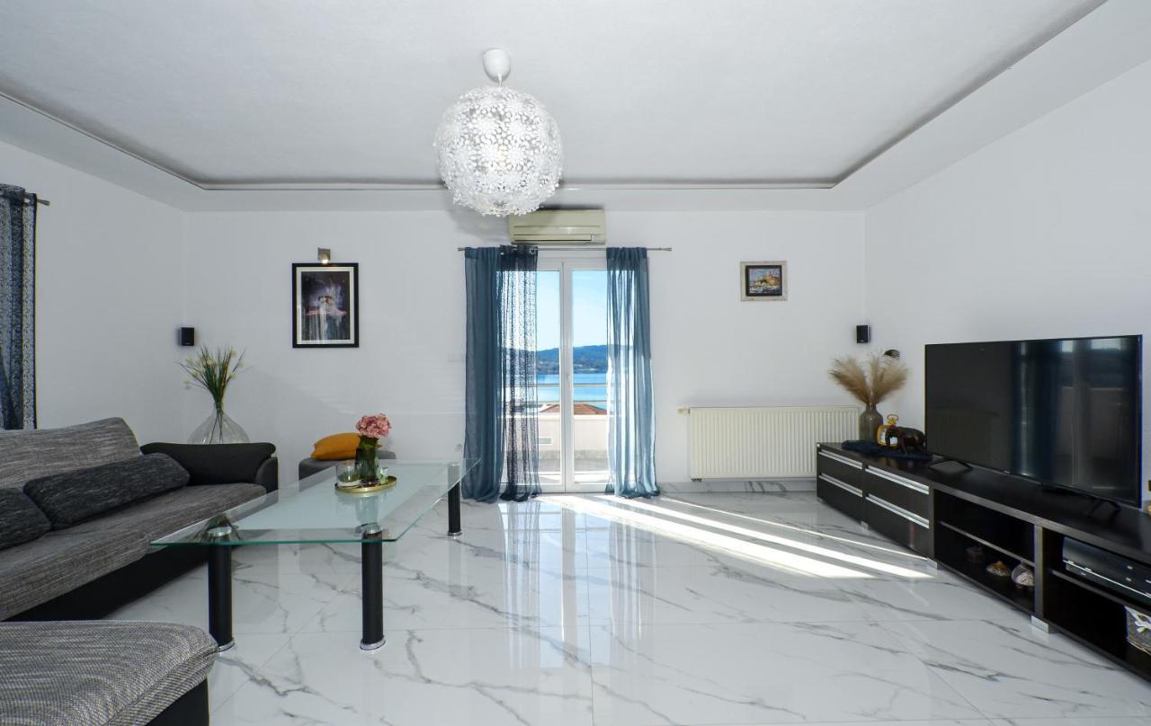 Copacabana Beach Apartments Трогір Екстер'єр фото